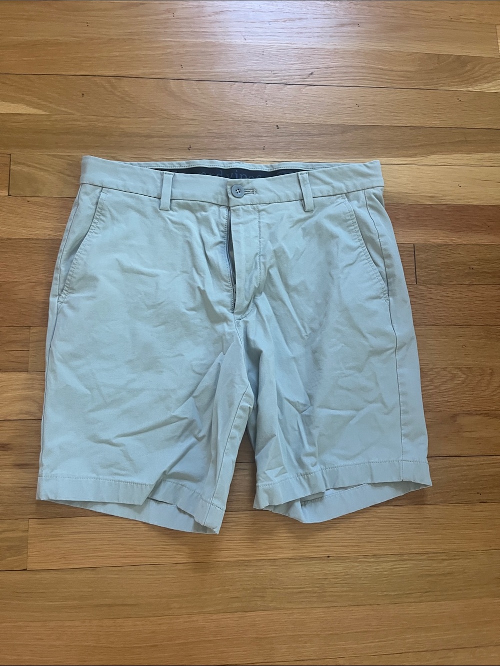 Vineyard Vines Men's Light Beige Flat-Front Chino Shorts